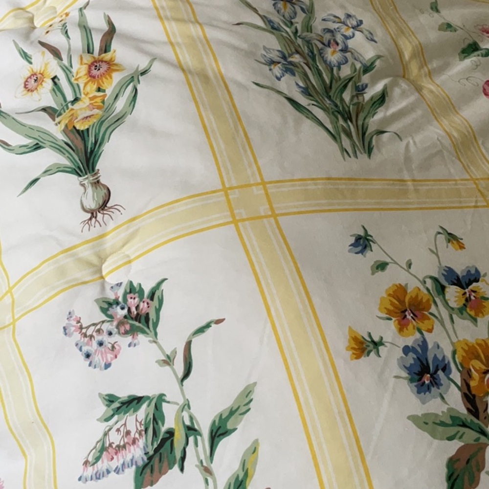 Vintage Liz Claiborne ‘Full Bloom’ comforter. Queen. Very nice. - Picture 8 of 16